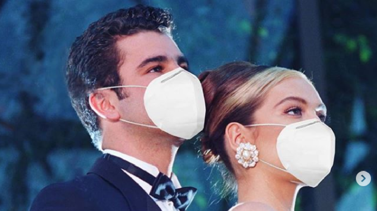 Eduardo Capetillo e Thalía 'mascarados' em montagem de Marimar (Reprodução / Instagram)