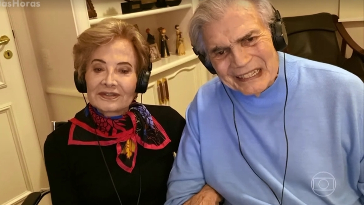Glória Menezes e Tarcísio Meira em entrevista a Serginho Groisman no Altas Horas (Reprodução: TV Globo)