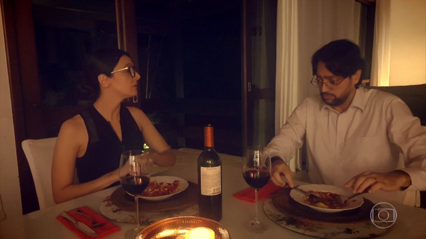 Mariana Cabral e Fernando Caruso em cena do Zorra