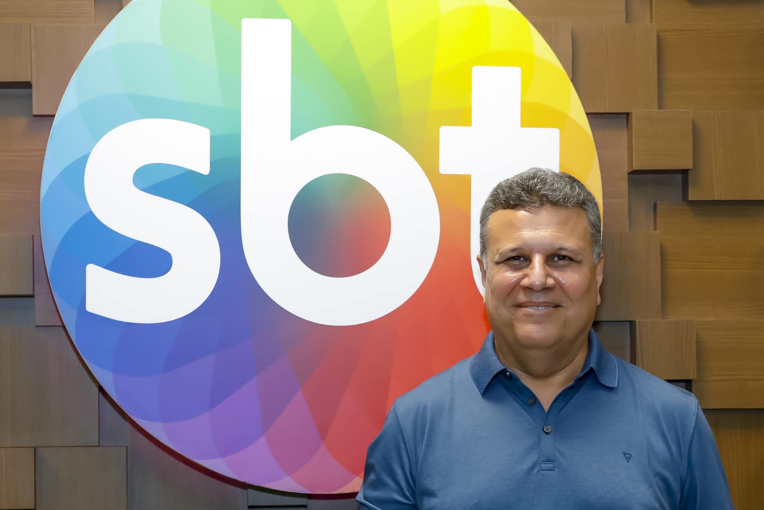 Teo José assina com o SBT