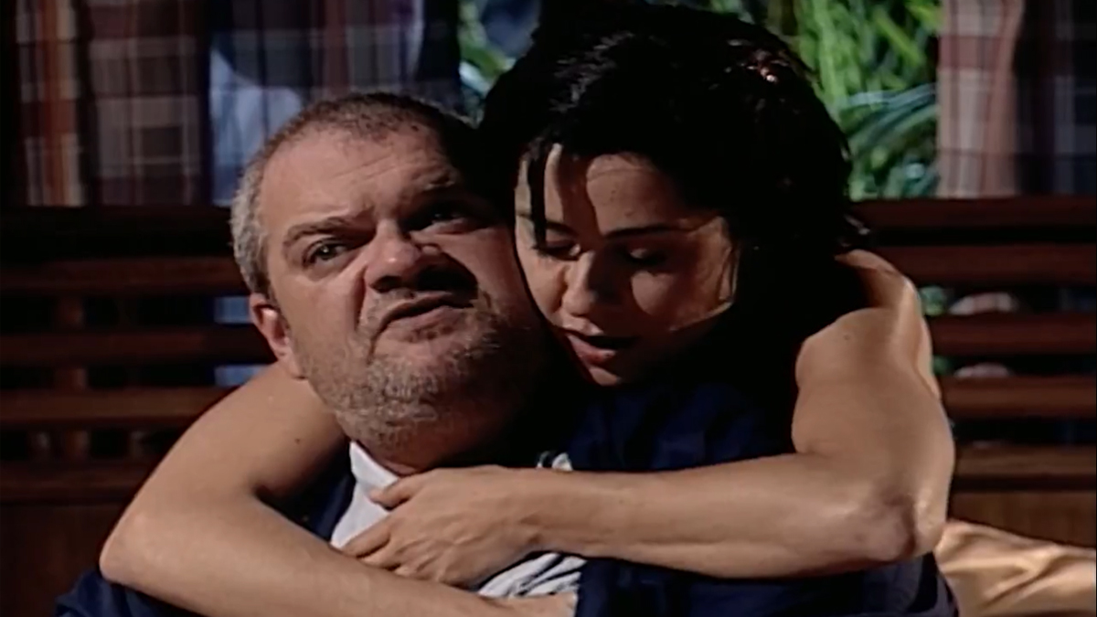 Viriato (Zé Victor Castiel) e Yvete (Soraya Ravenle) em Laços de Família