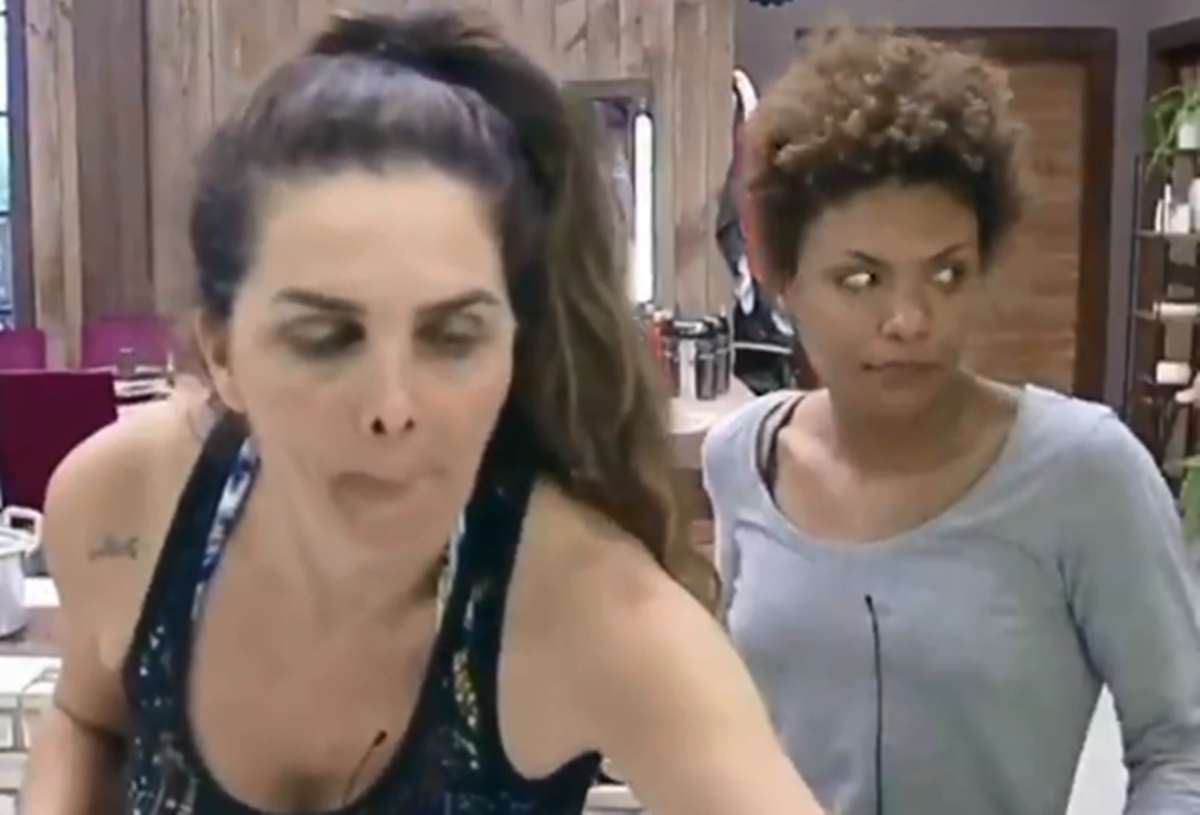 Lidi Lisboa se irrita após ser ignorada por Luiza Ambiel (Reprodução: PlayPlus)