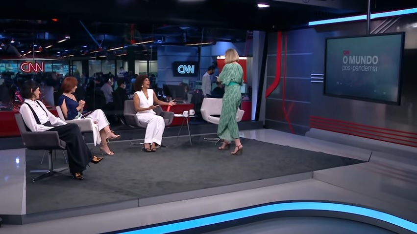Daniela Lima pede para Luciana Barreto sentar no seu lugar em O Mundo Pós-Pandemia, na CNN Brasil
