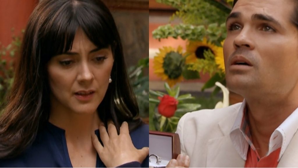 Josefina é pedida em casamento por Adolfo (Reprodução: Televisa S.A.)