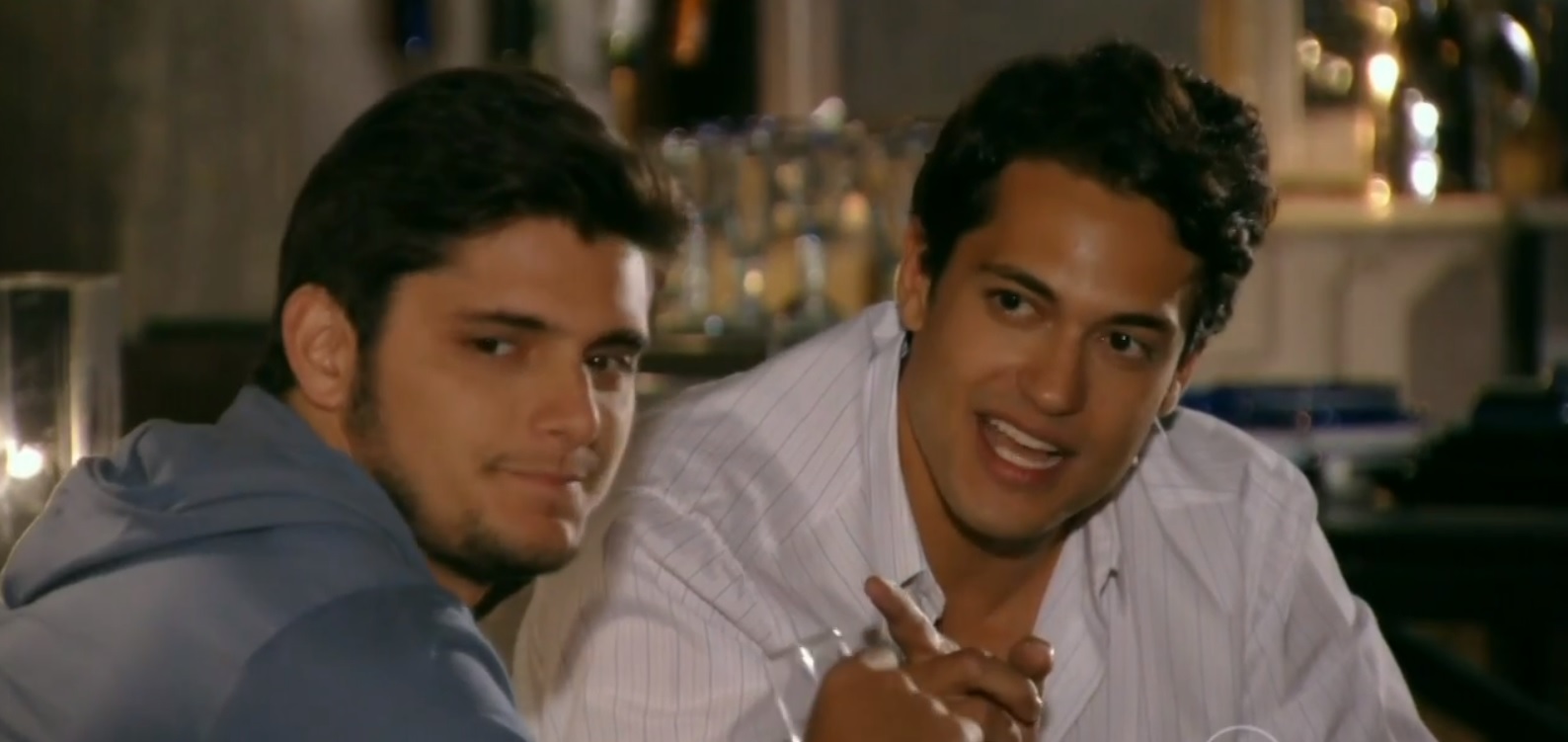 Juliano (Bruno Gissoni) e Hélio (Raphael Vianna) de Flor do Caribe