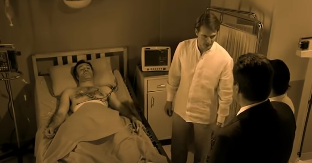 Jerônimo se torna cúmplice da falsa morte do médico (Reprodução: Televisa S.A.)