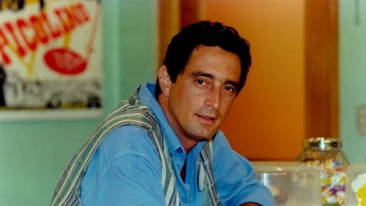 Eduardo Galvão como Artur em Caça Talentos (Acervo Globo / Viva)
