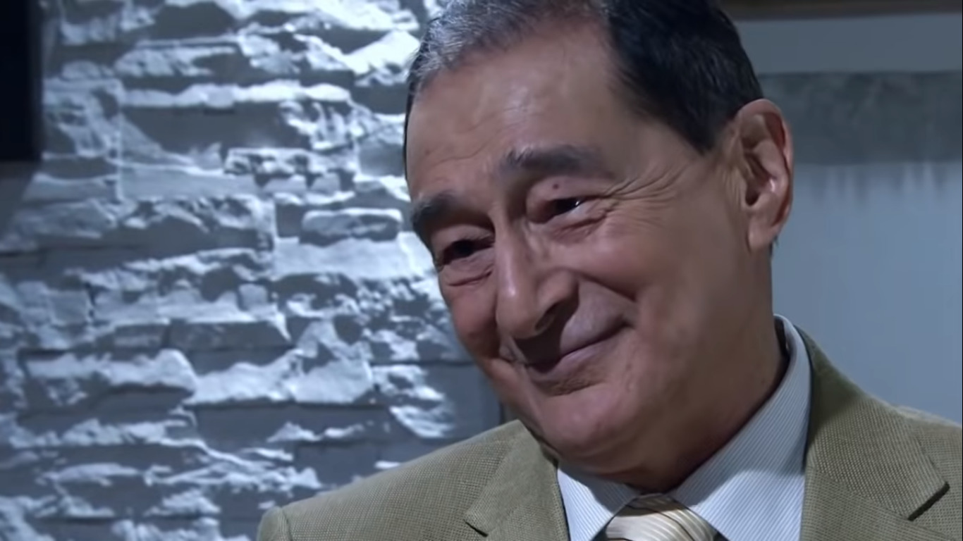 Antonio Medellín como Isidro em Quando me Apaixono (Reprodução / YouTube)