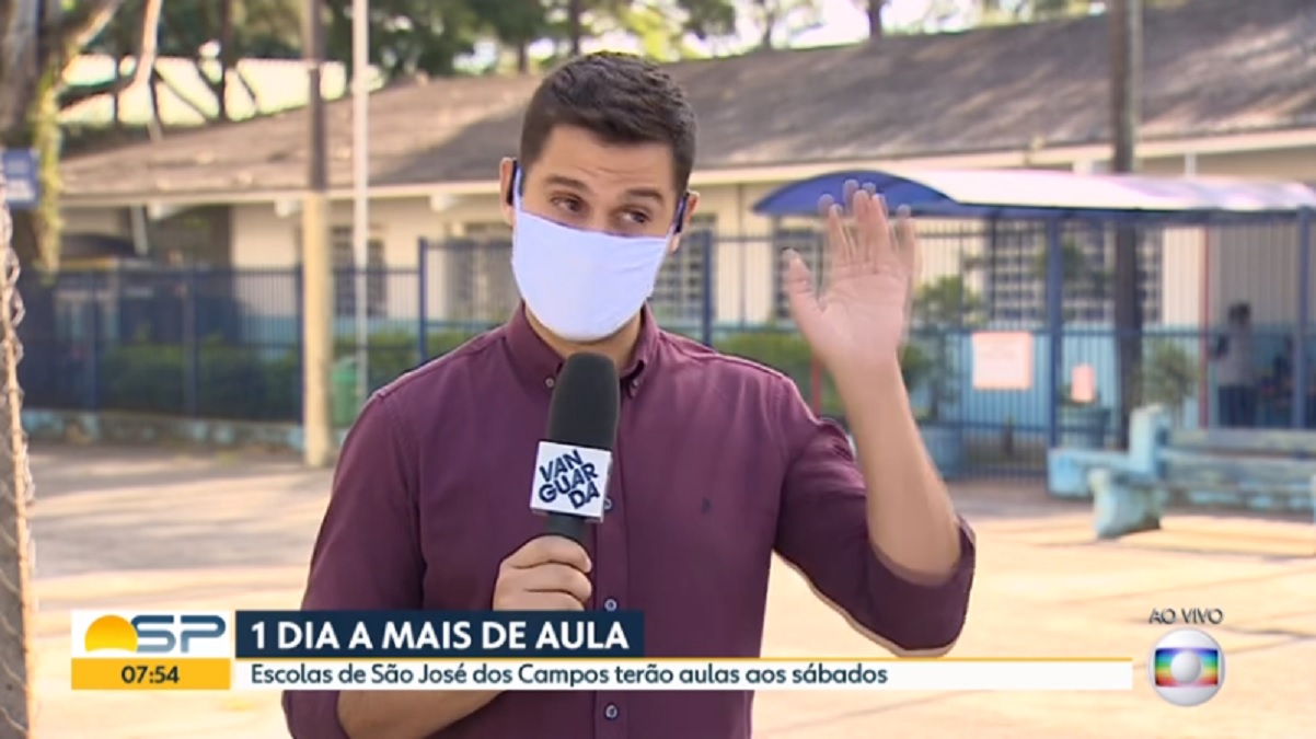 Repórter da Globo perde o controle ao ser atacado por inseto