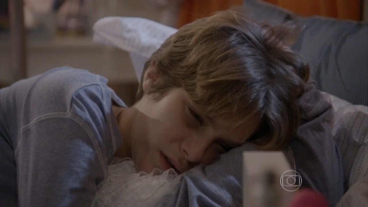 Karina (Isabella Santoni) diz que Duca (Arthur Aguiar) a enxerga como irmã (Foto: Globo)