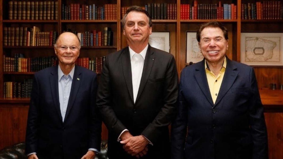 Jair Messias Bolsonaro ao lado de Edir Macedo e Silvio Santos (Reprodução/Facebook)
