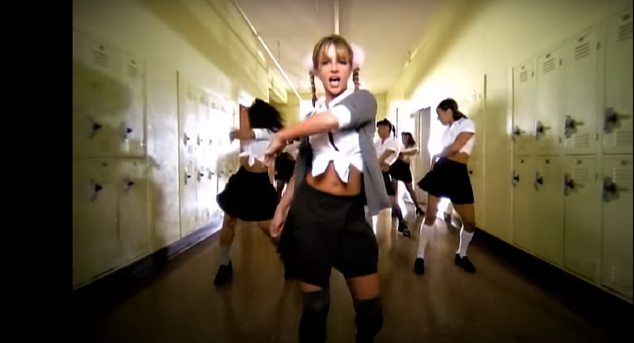 Britney Spears em videoclipe de Baby One More Time