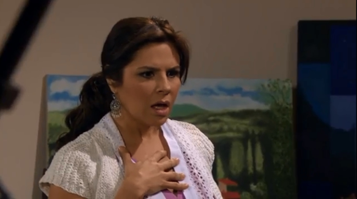 Cristina faz descoberta sobre Vitória e arma uma verdadeira guerra contra ela (Televisa S.A.)