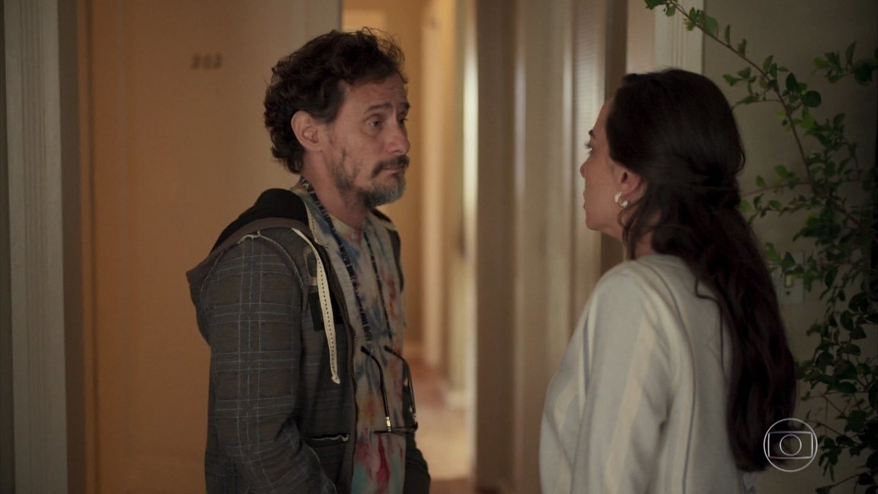 Durval (Enrique Diaz) e Natália (Clarissa Kiste), em Amor de Mãe
