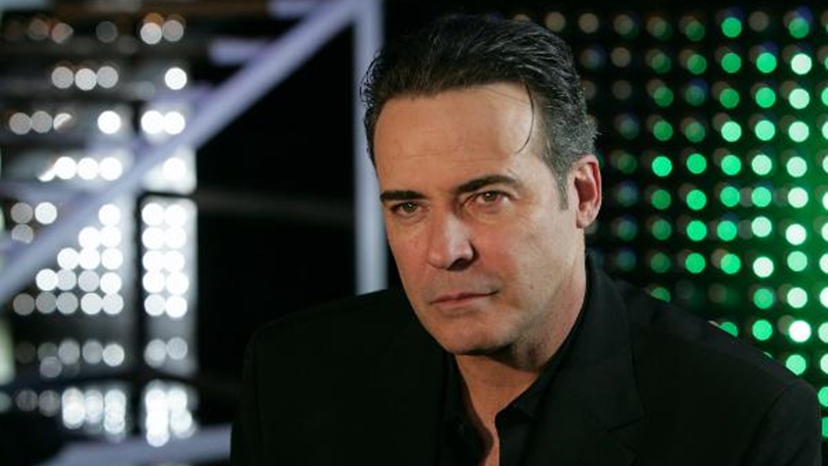 César Évora interpreta o Dr. Heriberto Rios Bernal em Triunfo do Amor (Reprodução: Televisa S.A.)