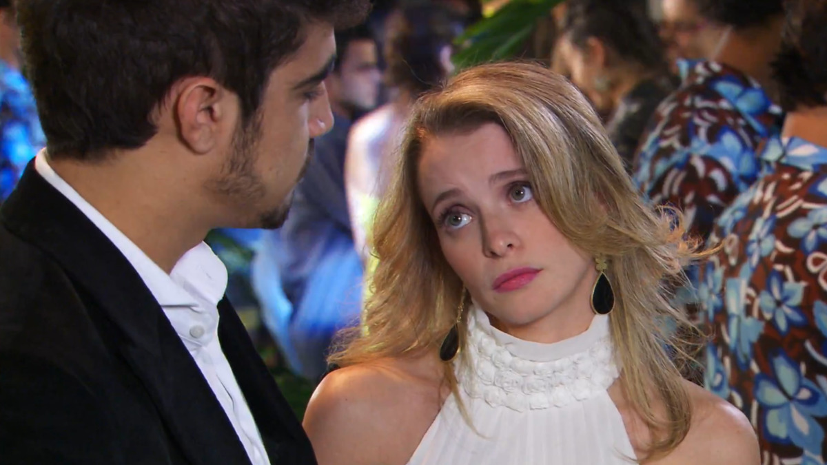 Edgar (Caio Castro) e Camila (Maria Helena Chira) em cena de Ti Ti Ti (Reprodução/Globo)