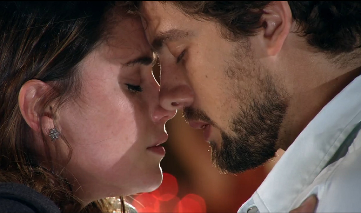 Rodrigo (Rafael Cardoso) e Ana (Fernanda Vasconcellos) em A Vida da Gente