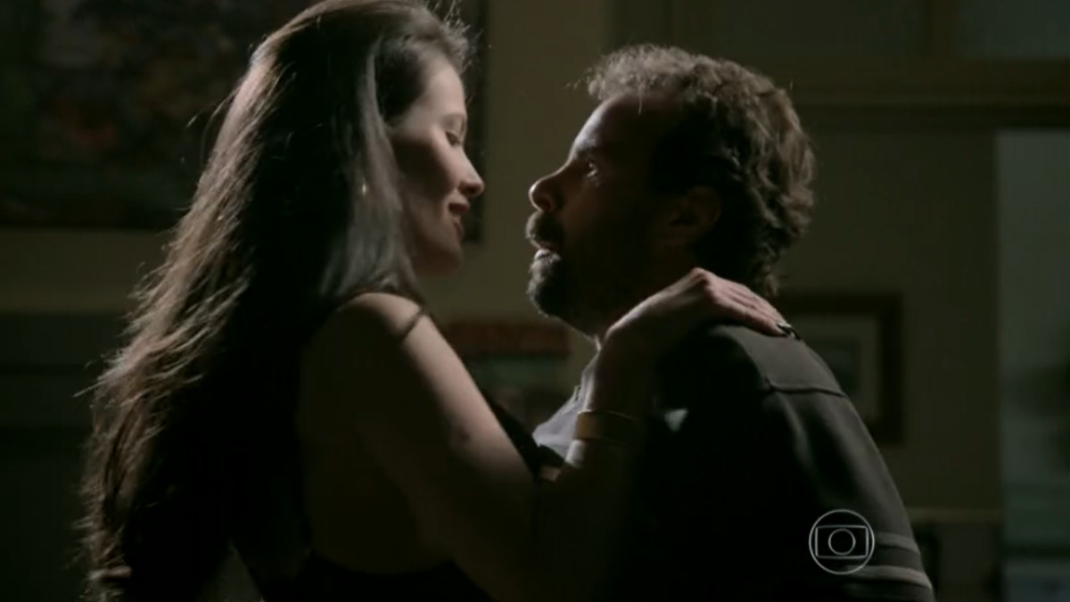 Carmen (Ana Carolina Dias) e Ismael (Jonas Torres) em Império (Reprodução/Globo)