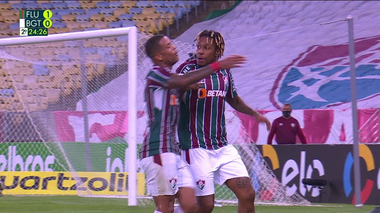 Jogadores do Fluminense em campo