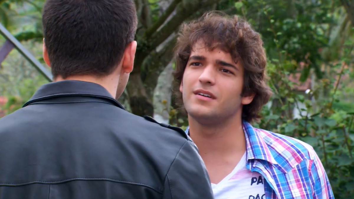 Luti (Humberto Carrão) e Pedro (Marco Pigossi) em Ti Ti Ti (Reprodução/Globo)