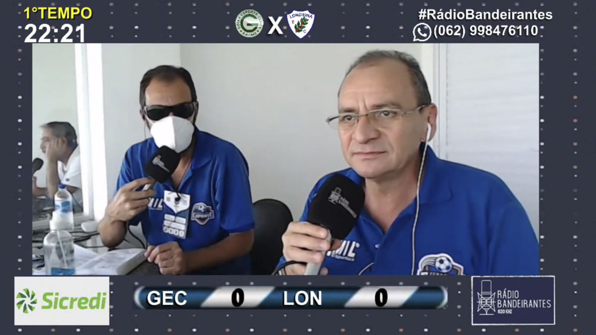 O comentarista Vinicius Silva e o narrador Romes Xavier durante transmissão de Goiás x Londrina para a rádio Bandeirantes