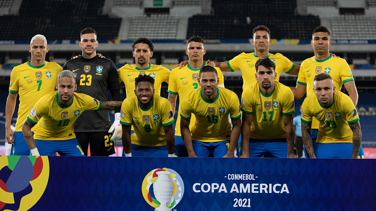 Seleção brasileira posa antes de jogo contra o Peru, pela semifinal da Copa América 2021