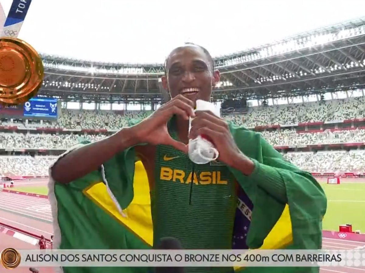 Alison dos Santos ganha a medalha de bronze na Olimpíada de Tóquio (Reprodução/Globo)