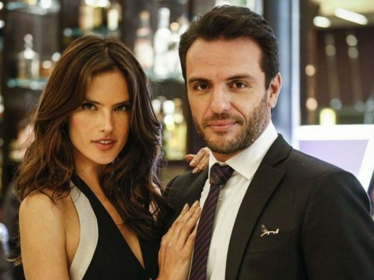 Samia (Alessandra Ambrosio) e Alex (Rodrigo Lombardi) em Verdades Secretas (Reprodução/Globo)