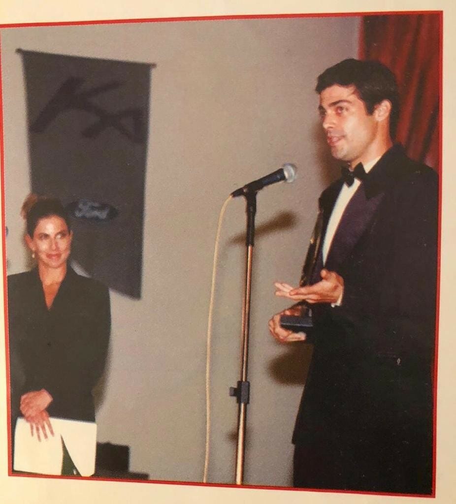 Os jornalistas Débora Meneses e Christiano Blota na entrega do Prêmio Aceesp de 1998