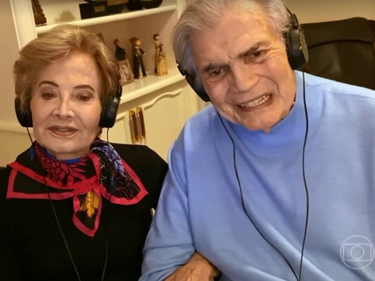 Glória Menezes e Tarcísio Meira em entrevista a Serginho Groisman no Altas Horas (Reprodução: TV Globo)