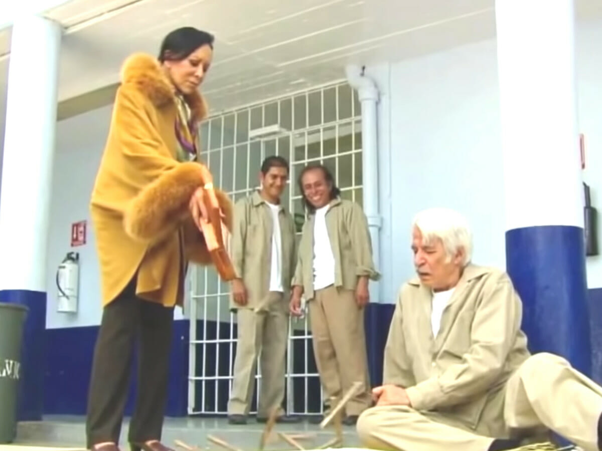 Cena marcante de Lília Aragón e Enrique Rocha como Odete e Aguiar em Amores Verdadeiros (Reprodução)
