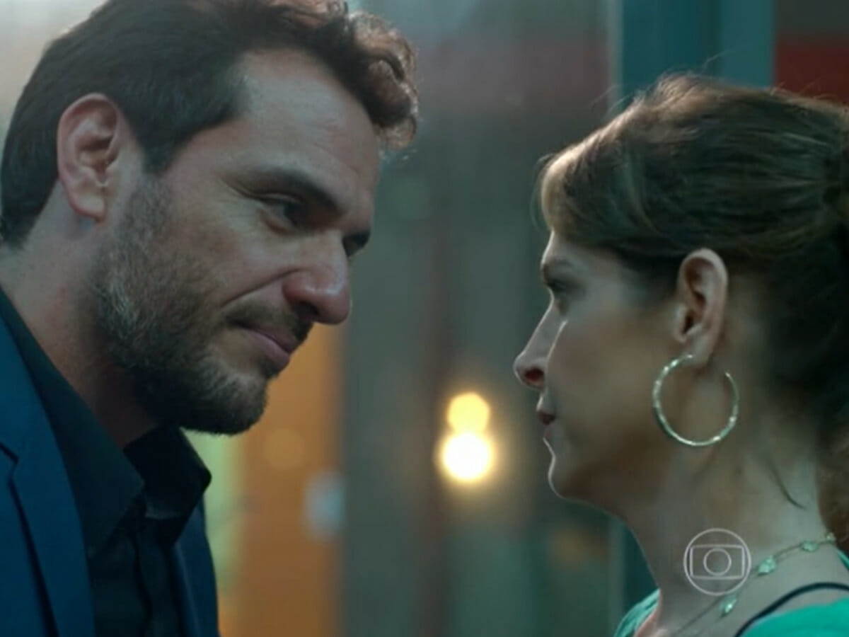 Alex (Rodrigo Lombardi) e Carolina (Drica Moraes) em Verdades Secretas (Reprodução/Globo)