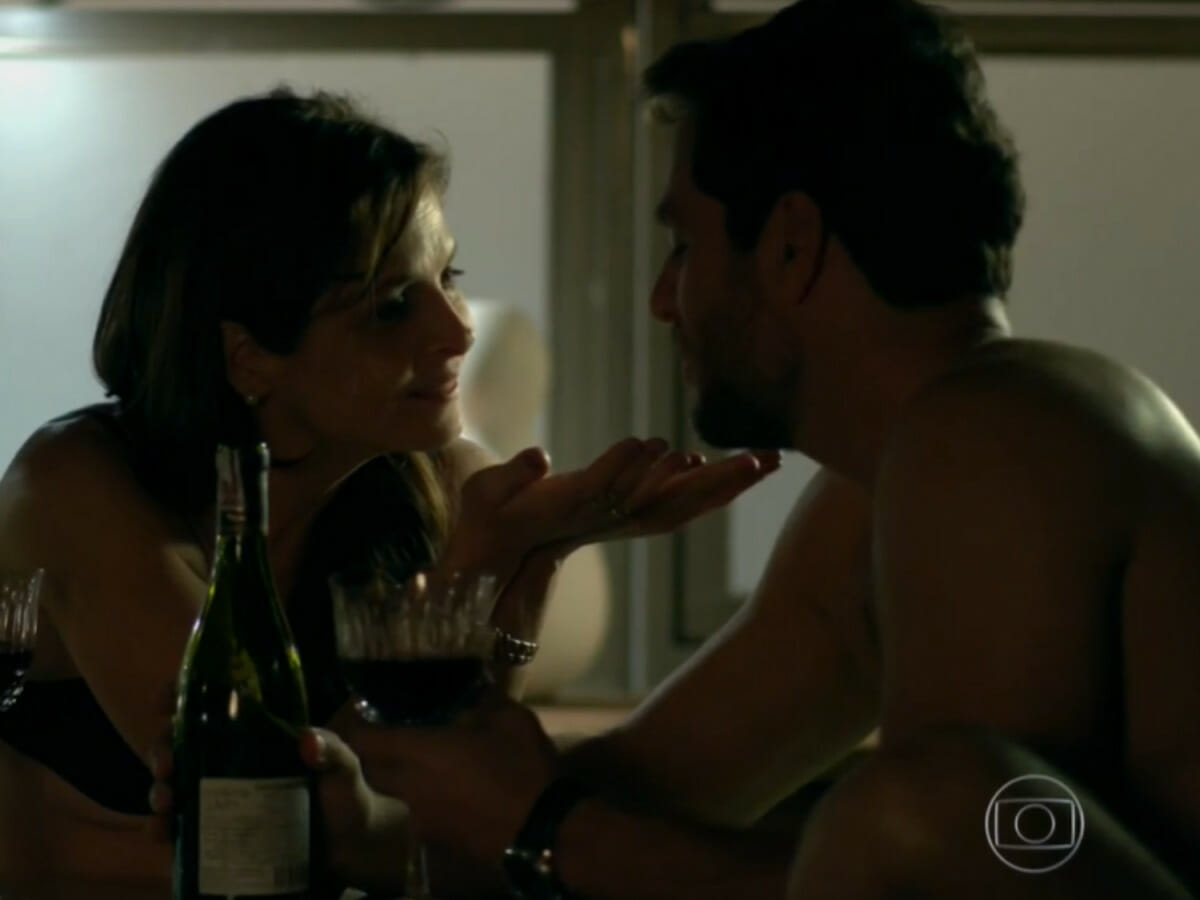 Carolina (Drica Moraes) e Alex (Rodrigo Lombardi) em Verdades Secretas (Reprodução/Globo)