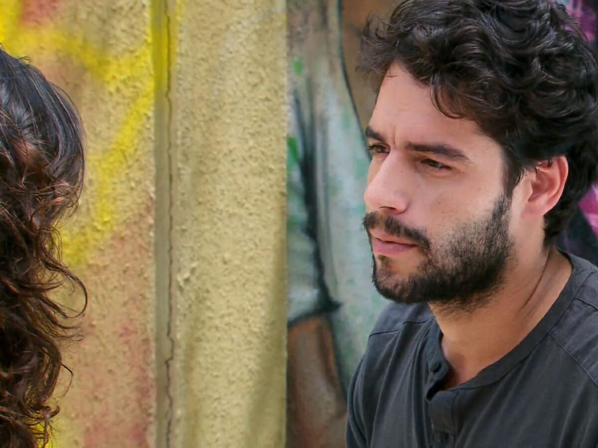 Marcela (Isis Valverde) e Renato (Guilherme Winter) em Ti-ti-ti