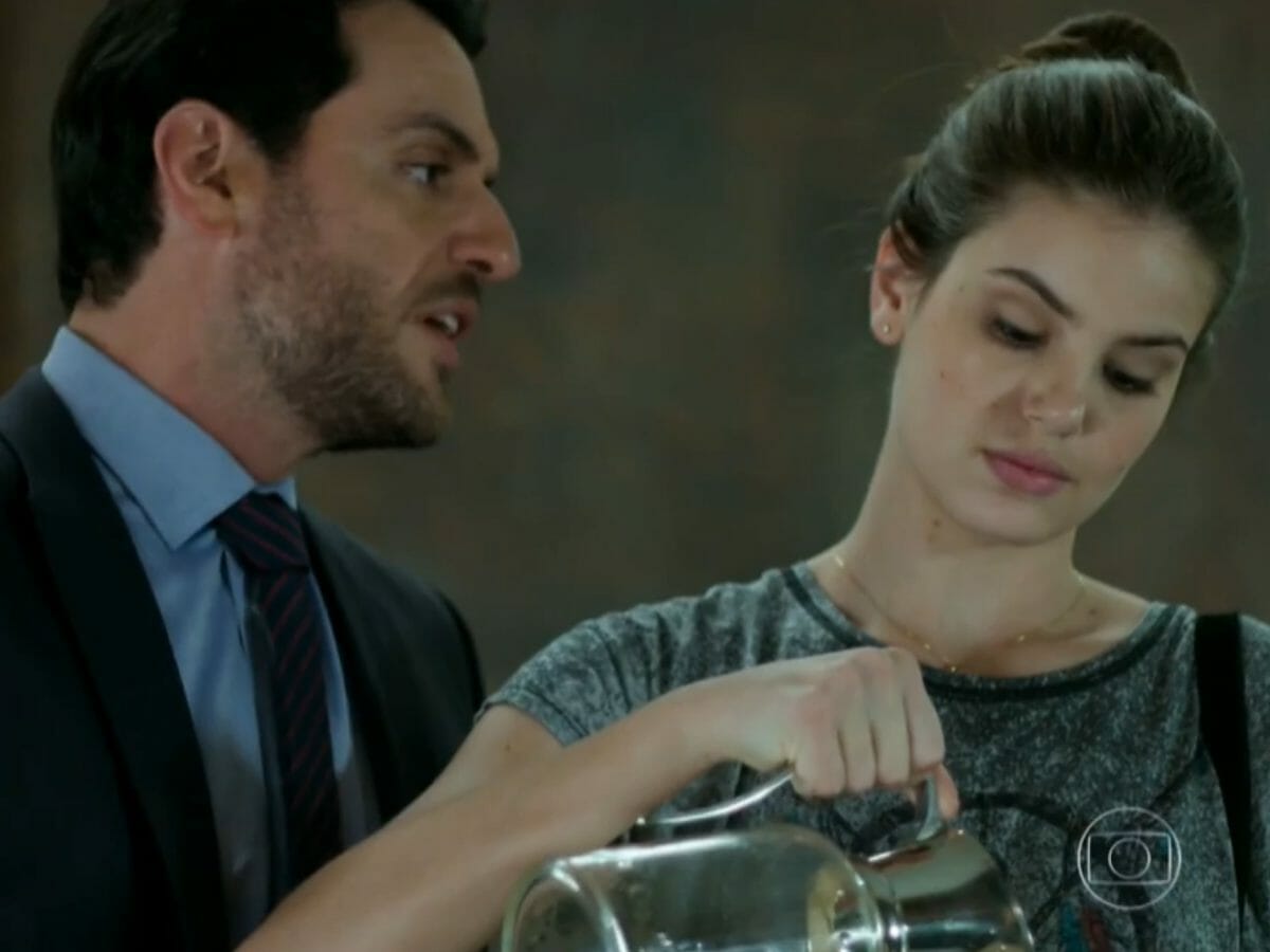 Alex (Rodrigo Lombardi) e Angel (Camila Queiroz) em Verdades Secretas (Reprodução/Globo)