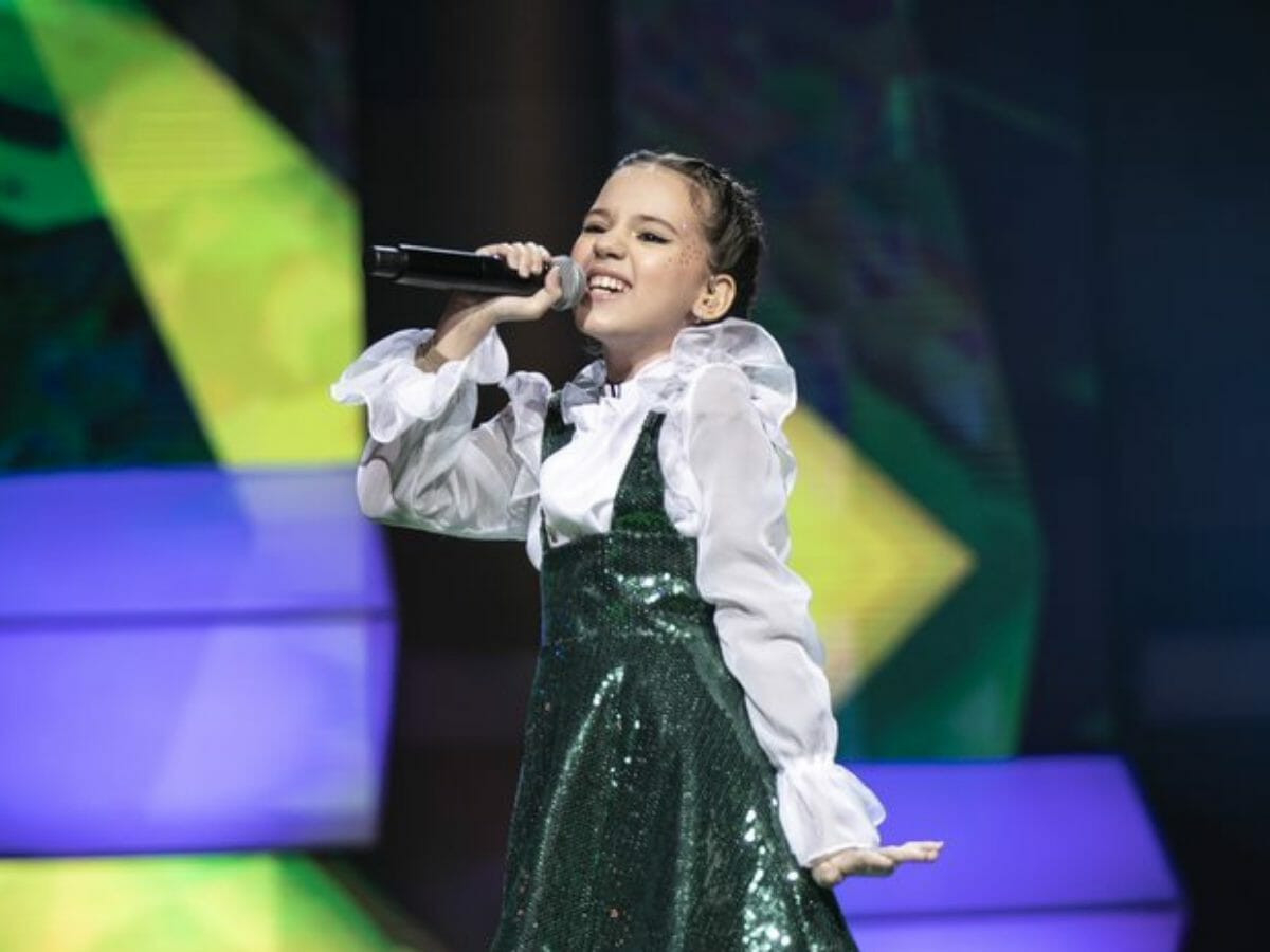 Iris Mantovani se apresenta no Canta Comigo Teen 2 (Edu Moraes/Record TV)