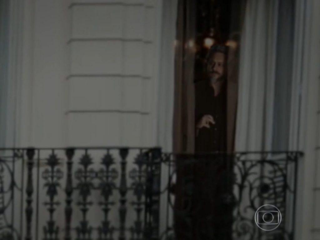 Fantasma de José Alfredo (Alexandre Nero) na janela (Reprodução/Globo)