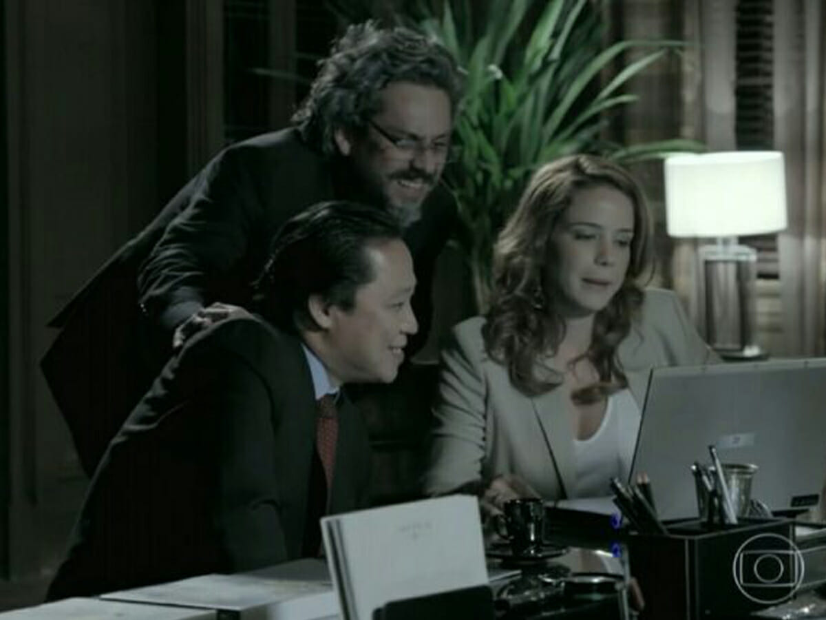 Mister Ming, José Alfredo (Alexandre Nero) e Cristina (Leandra Leal) em Império
