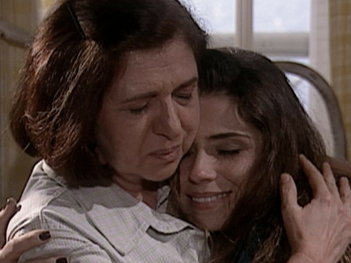 Walderez de Barros como Eva e Giovanna Antonelli como Capitu em Laços de Família (Reprodução Globo)