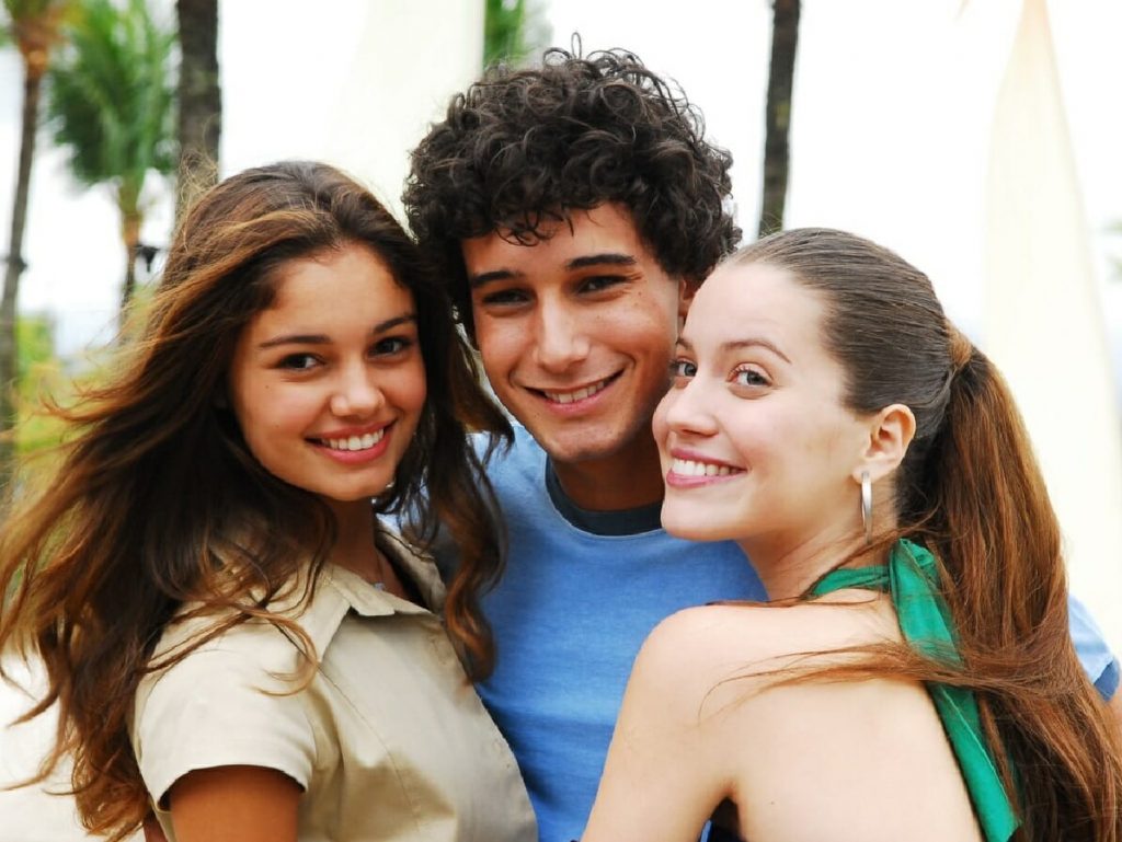 Angelina (Sophie Charlotte), Gustavo (Rafael Almeida) e Débora (Nathália Dill) em Malhação 2008 (Divulgação/Globo)