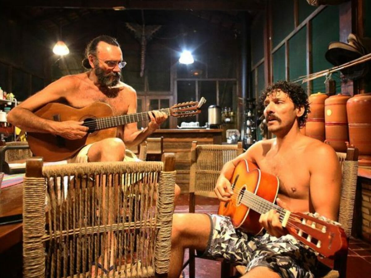 Almir Sater e Guito nos bastidores de Pantanal (Reprodução Instagram Juliano Cazarré)