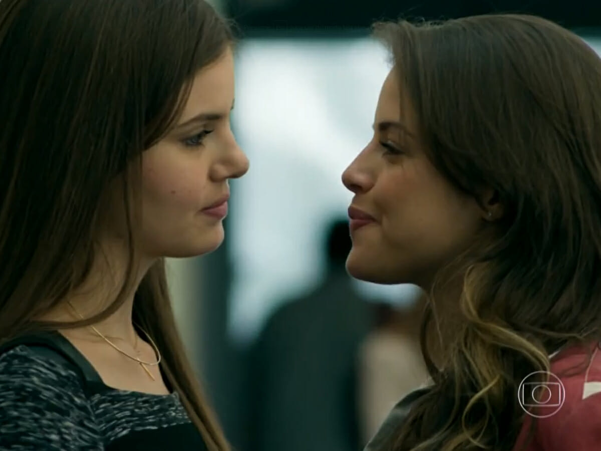Angel (Camila Queiroz) e Giovanna (Agatha Moreira) em Verdades Secretas