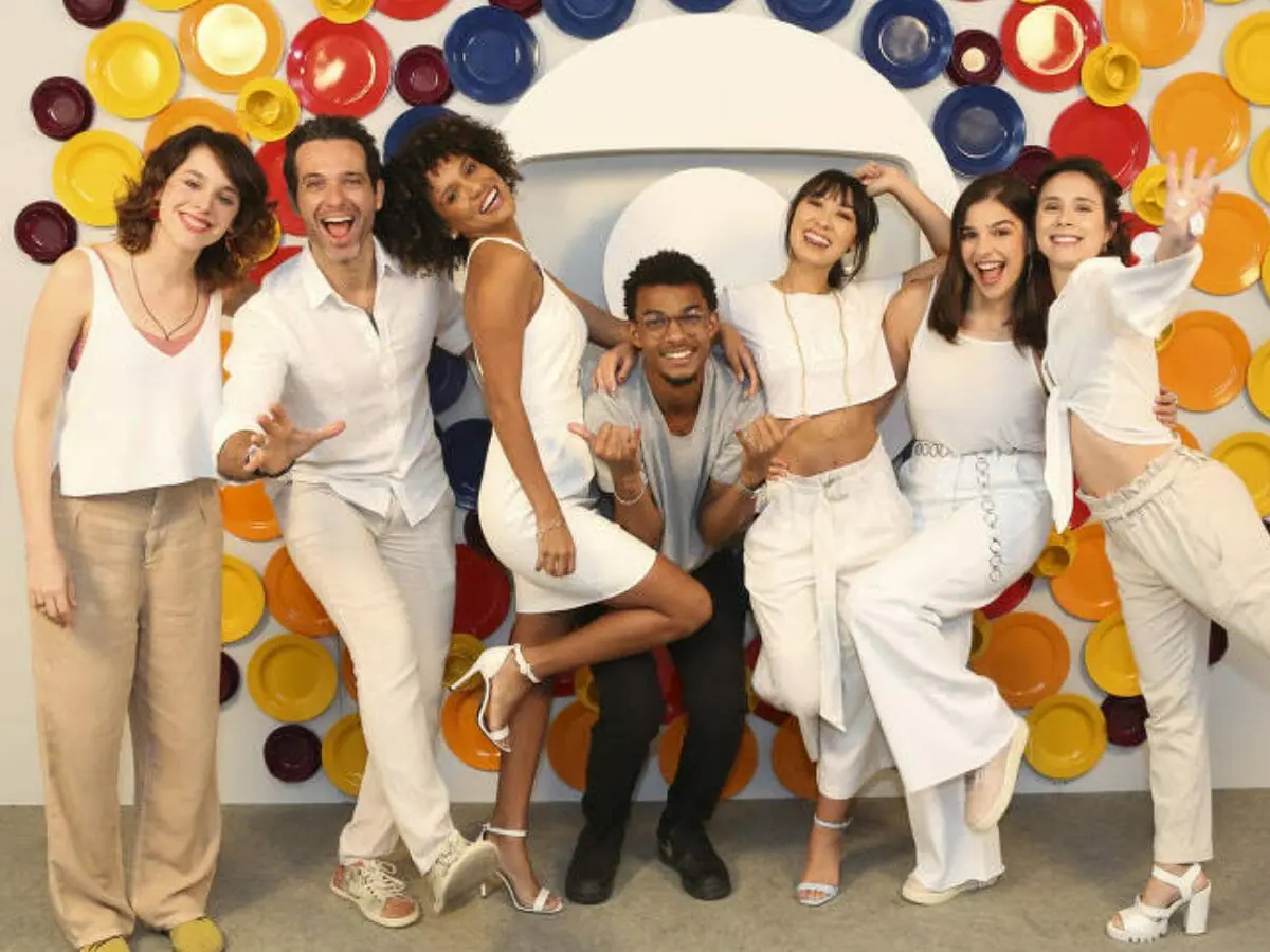 Artistas nos bastidores da campanha de final de ano da Globo (Divulgação)
