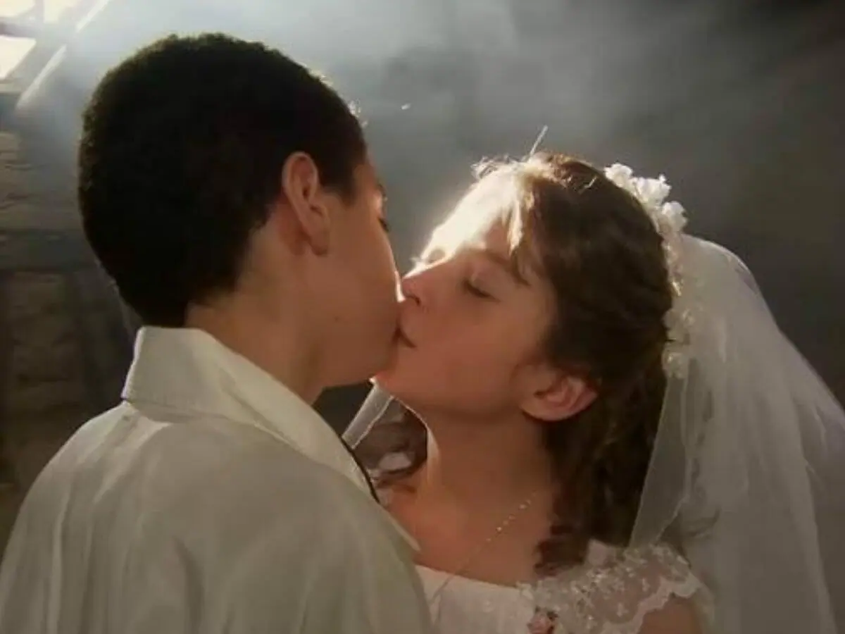 Eduardo e Fernanda se beijam em Amanhã É para Sempre (Divulgação)