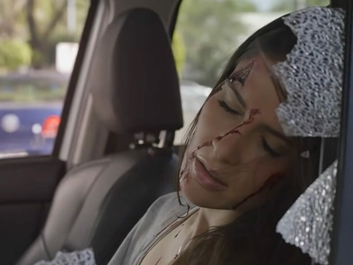 Helena (Eva Cedeño) sofre grave acidente em Te Dou a Vida (Reprodução)