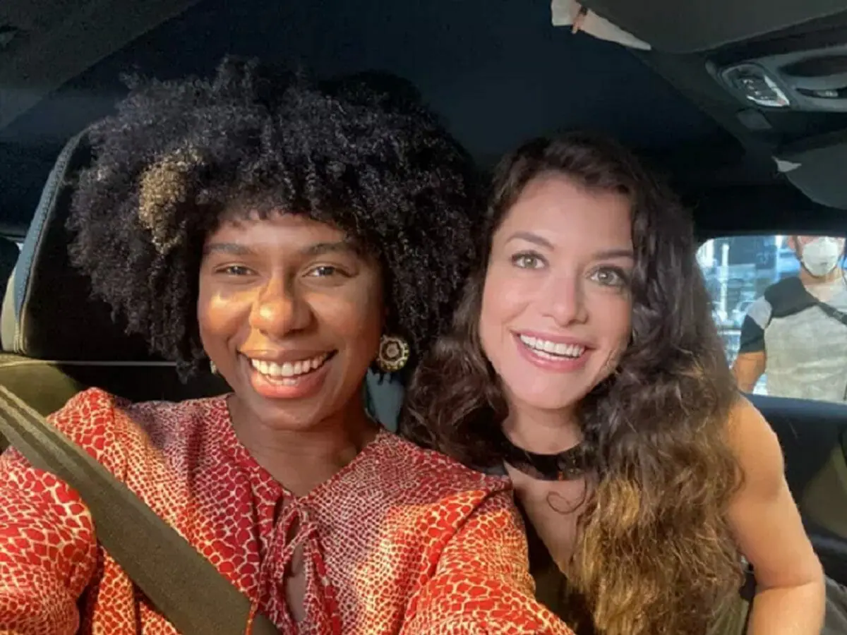 Indira Nascimento e Alinne Moraes nos bastidores de Um Lugar ao Sol