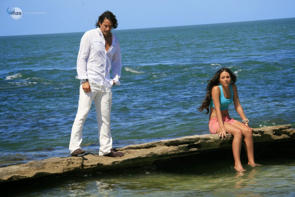 Mario Cimarro e Zuria Vega em Mar de Amor (Reprodução: Televisa S.A.)