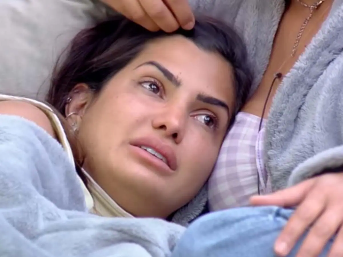 Marina Ferrari chora em A Fazenda 13