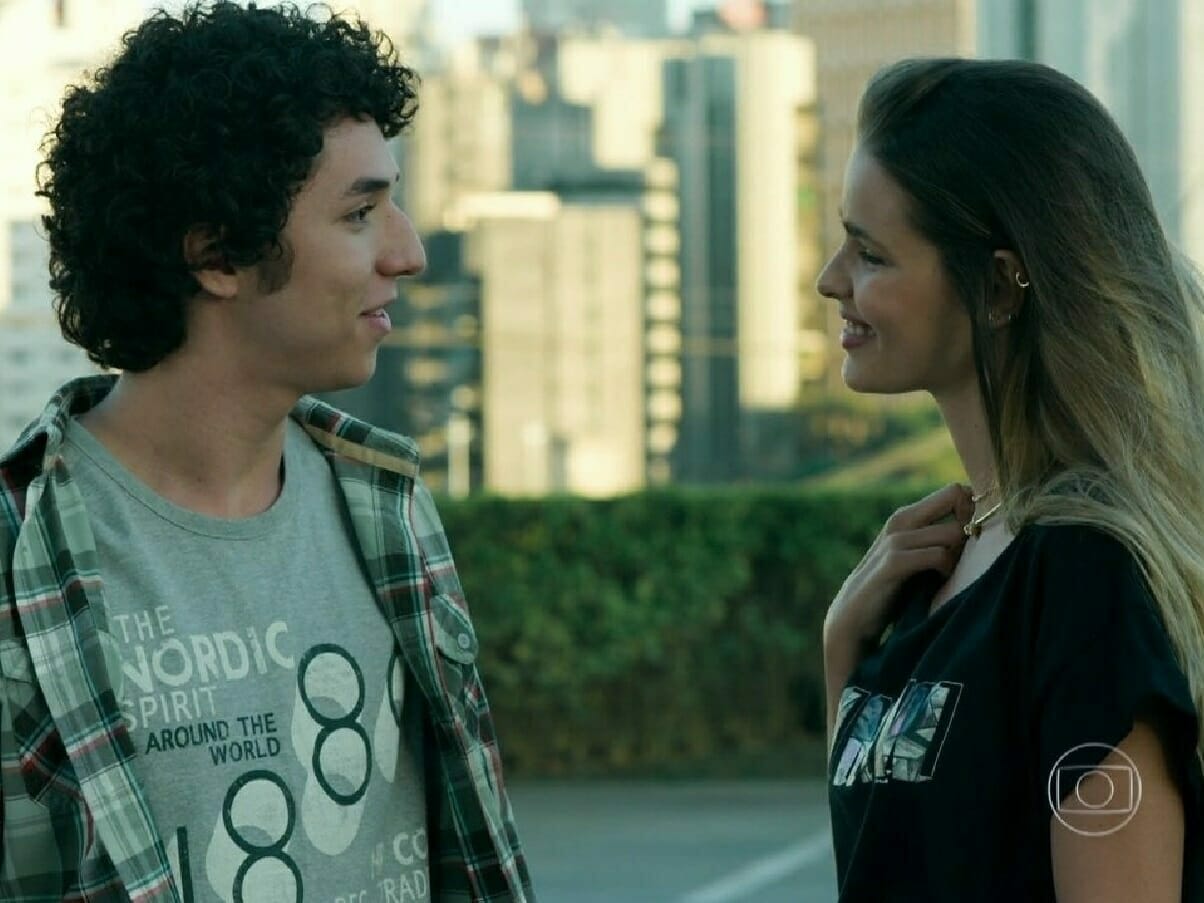 Bruno (João Vítor Silva) e Stephanie (Yasmin Brunet) em Verdades Secretas (Reprodução/Globoplay)