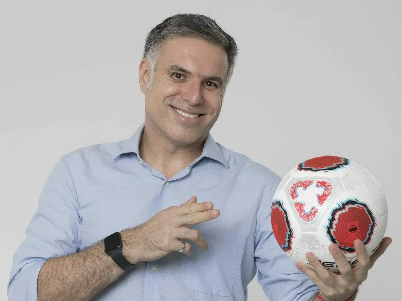 O jornalista esportivo Marco de Vargas (Divulgação/Record TV)
